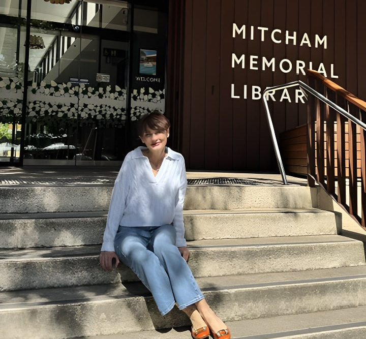 Adriana outside Mitcham Memorial Library